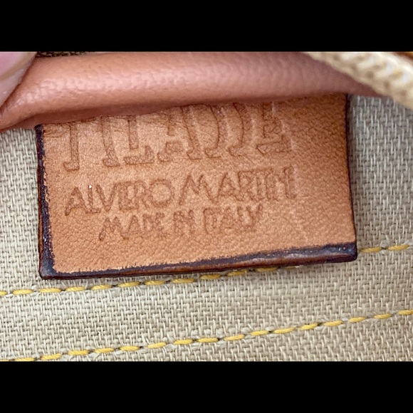 Cute Alviero Martini(made in Italy) crossbody - Picture 2 of 5